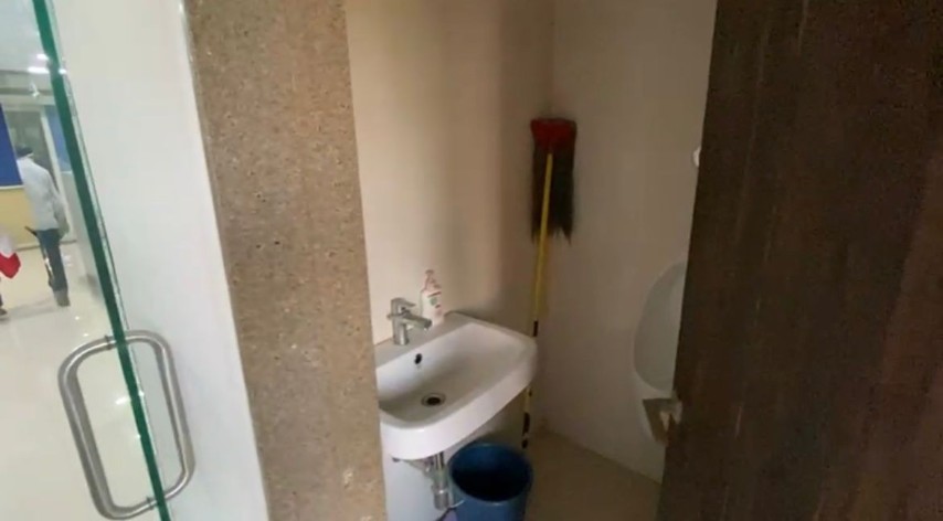Office 959 Sq. Ft. Commercial Office for Rent in Satellite Ahmedabad - Media 7