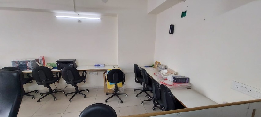 Office 595 Sq. Ft. Commercial Office for Rent in Sg Highway Ahmedabad - Media 4