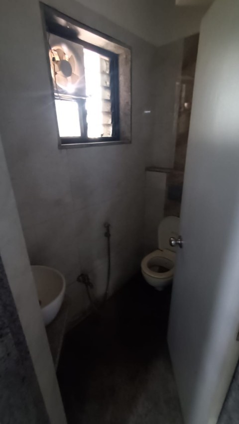 Office 1400 Sq. Ft. Commercial Office for Rent in Thaltej Ahmedabad - Media 7