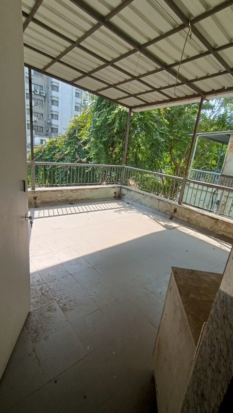Office 1400 Sq. Ft. Commercial Office for Rent in Thaltej Ahmedabad - Media 8