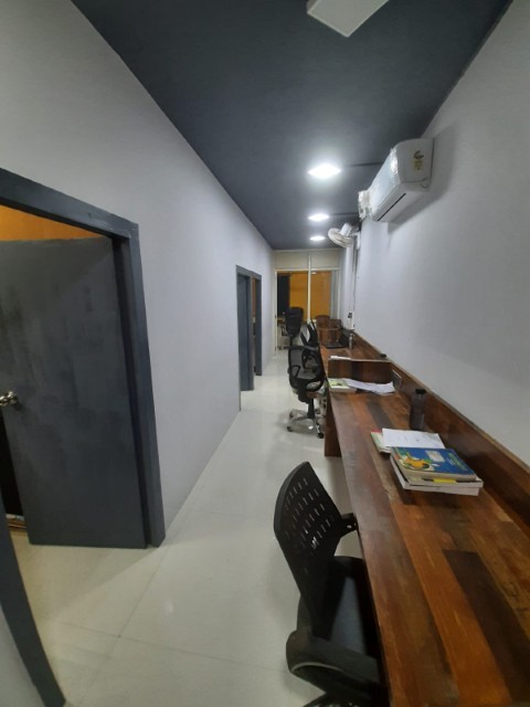 Office 1567 Sq. Ft. Commercial Office for Rent in Vijay Cross Road Ahmedabad - Media 3