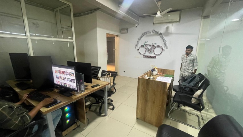 Office 1095 Sq. Ft. Commercial Office for Rent in Thaltej Ahmedabad - Media 6