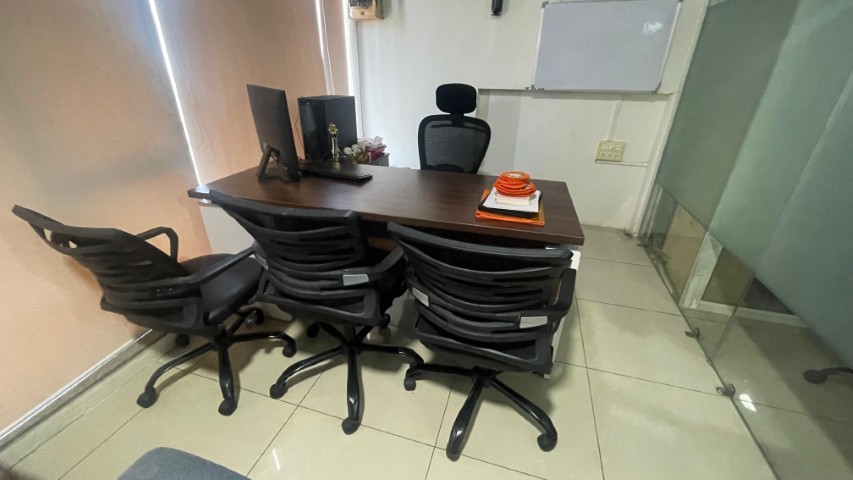 Office 1095 Sq. Ft. Commercial Office for Rent in Thaltej Ahmedabad - Media 11