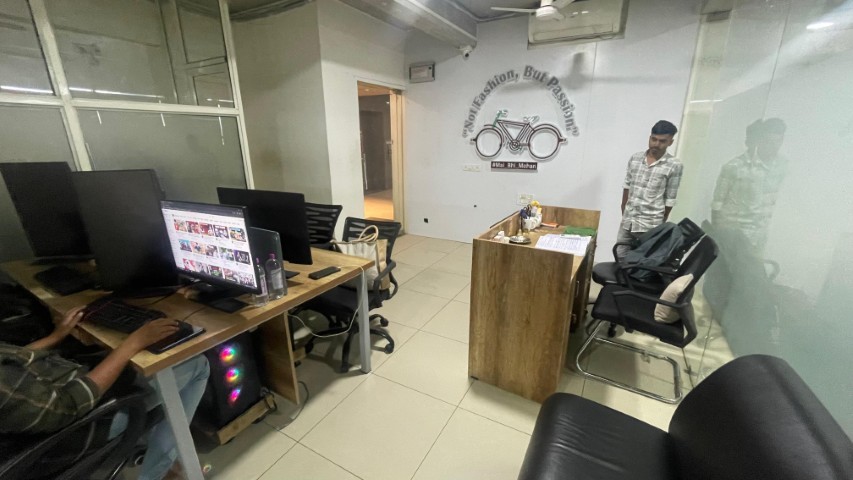 Office 1095 Sq. Ft. Commercial Office for Rent in Thaltej Ahmedabad - Media 12