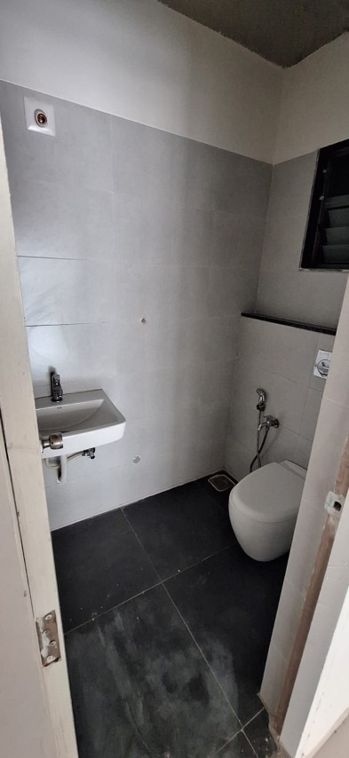 Office 985 Sq. Ft. Commercial Office for Rent in Satellite Ahmedabad