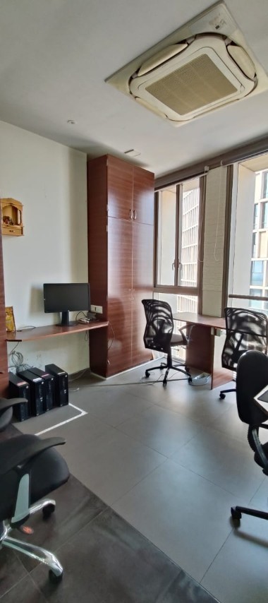 Office 1611 Sq. Ft. Commercial Office for Rent in Sg Highway Ahmedabad - Media 3