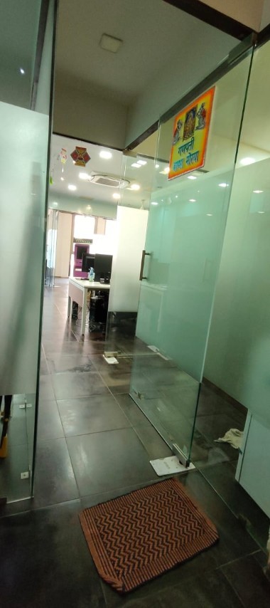 Office 1611 Sq. Ft. Commercial Office for Rent in Sg Highway Ahmedabad - Media 5