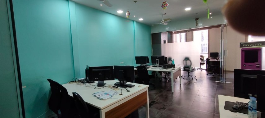 Office 1611 Sq. Ft. Commercial Office for Rent in Sg Highway Ahmedabad - Media 6