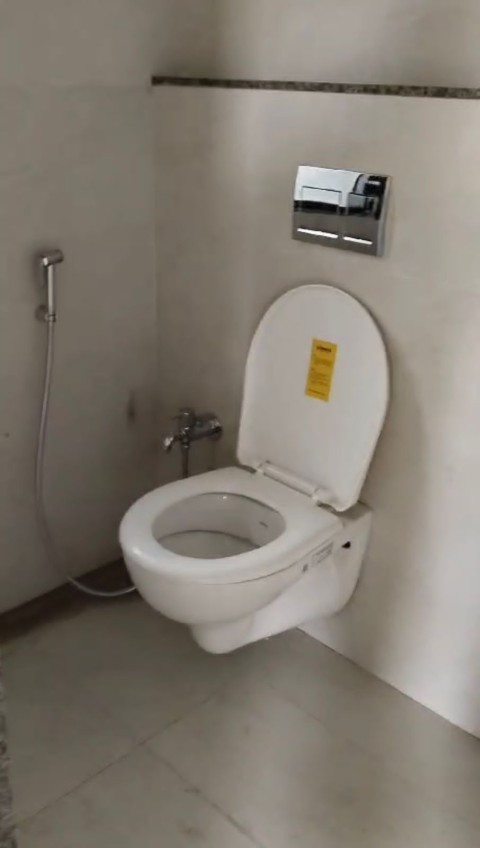 Office 610 Sq. Ft. Commercial Office for Rent in Ambawadi Ahmedabad - Media 2