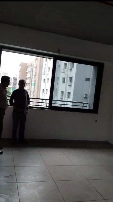 Office 610 Sq. Ft. Commercial Office for Rent in Ambawadi Ahmedabad - Media 4