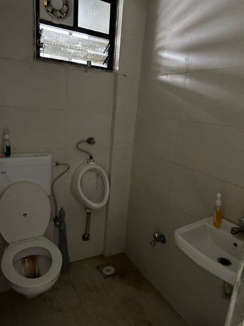 Office 755 Sq. Ft. Commercial Office for Rent in Sola Ahmedabad - Media 4