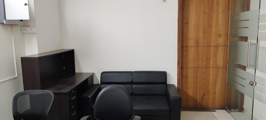 Office 610 Sq. Ft. Commercial Office for Rent in Jagatpur Ahmedabad - Media 4