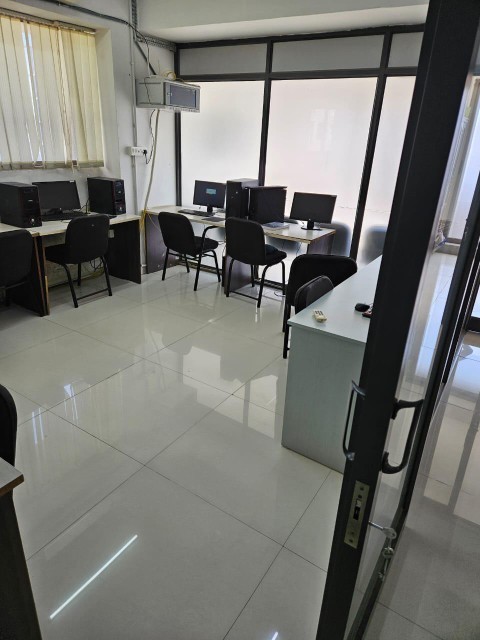 Office 1750 Sq. Ft. Commercial Office for Rent in Rajpath Rangoli Road Ahmedabad - Media 2