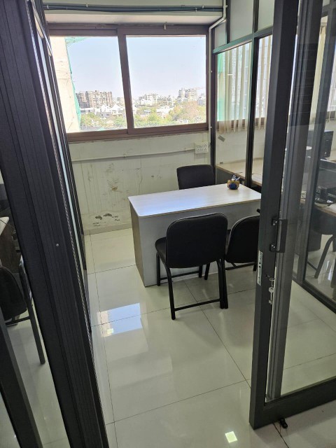 Office 1750 Sq. Ft. Commercial Office for Rent in Rajpath Rangoli Road Ahmedabad - Media 6