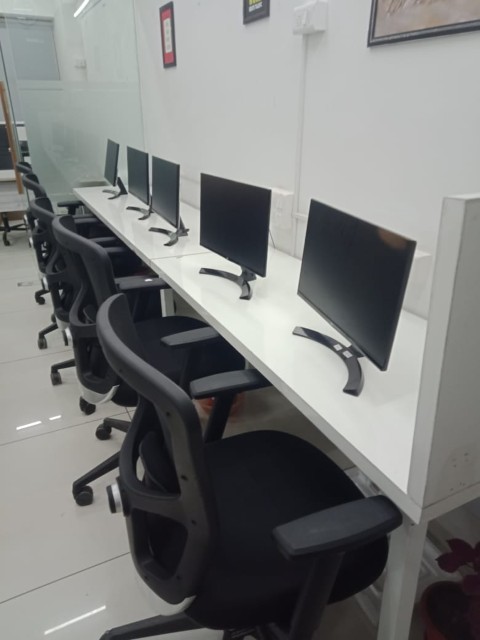 Office 710 Sq. Ft. Commercial Office for Rent in Jagatpur Ahmedabad - Media 3