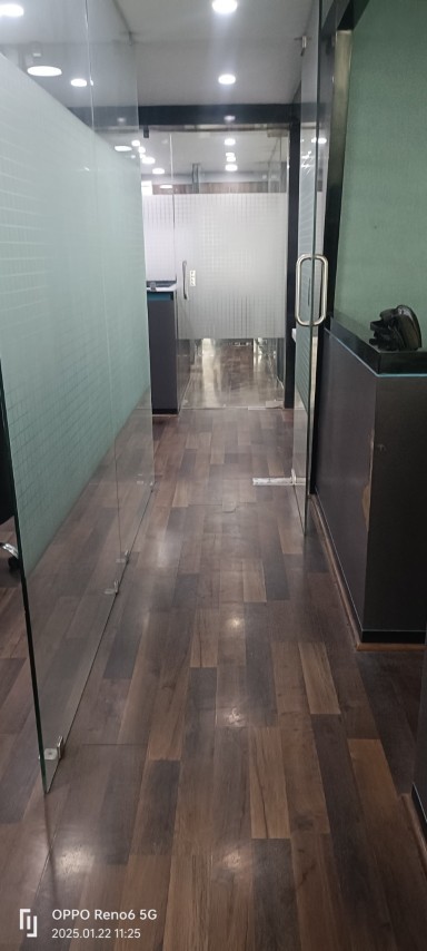 Office 1146 Sq. Ft. Commercial Office for Rent in Sg Highway Ahmedabad - Media 4