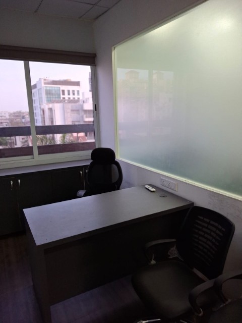 Office 1400 Sq. Ft. Commercial Office for Sale in Shyamal Cross Road Ahmedabad - Media 3