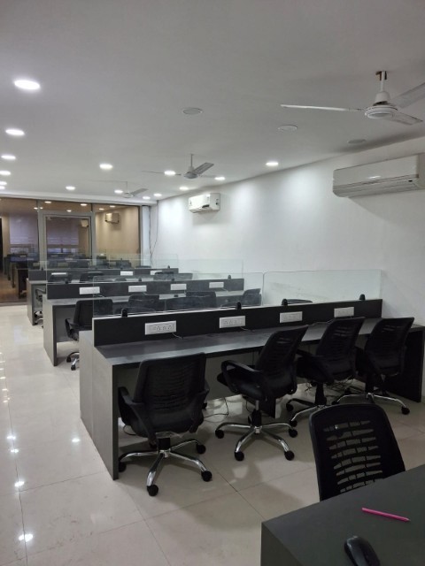 Office 1400 Sq. Ft. Commercial Office for Sale in Shyamal Cross Road Ahmedabad - Media 4