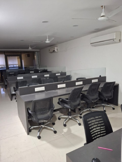 Office 1400 Sq. Ft. Commercial Office for Sale in Shyamal Cross Road Ahmedabad - Media 10