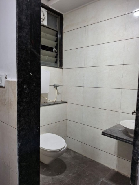 Office 1400 Sq. Ft. Commercial Office for Sale in Shyamal Cross Road Ahmedabad - Media 11