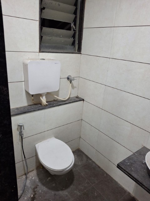 Office 1400 Sq. Ft. Commercial Office for Sale in Shyamal Cross Road Ahmedabad - Media 12