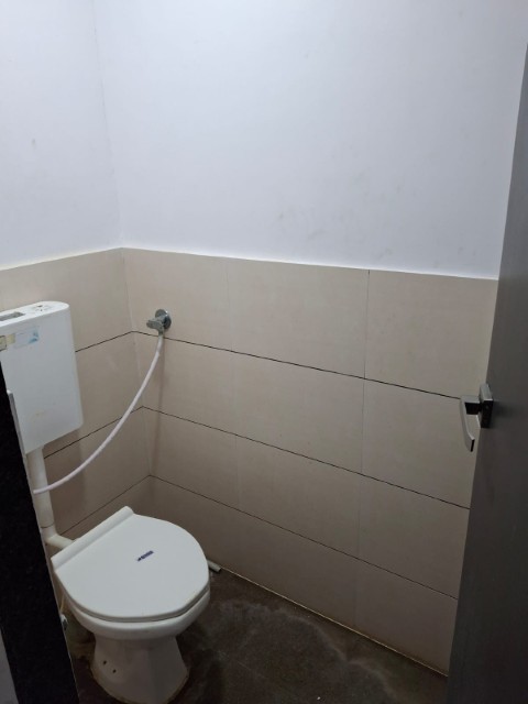 Office 1400 Sq. Ft. Commercial Office for Sale in Shyamal Cross Road Ahmedabad - Media 13