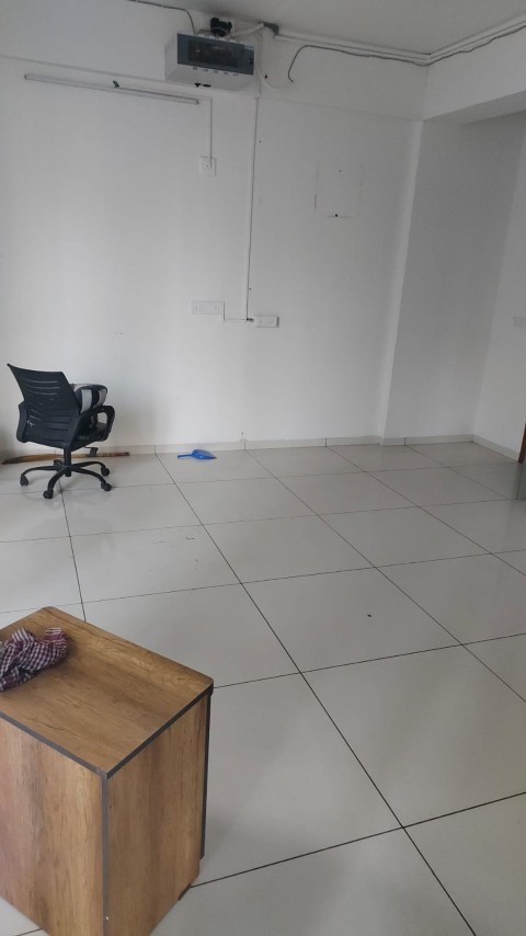 Office 750 Sq. Ft. Commercial Office for Rent in Jagatpur Ahmedabad - Media 11