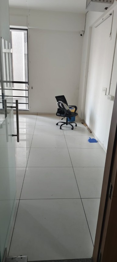 Office 750 Sq. Ft. Commercial Office for Rent in Jagatpur Ahmedabad - Media 4