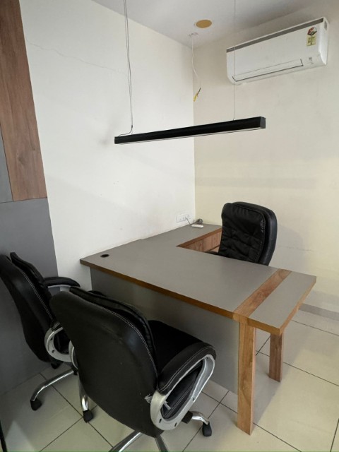 Office 926 Sq. Ft. Commercial Office for Rent in Sg Highway Ahmedabad - Media 6