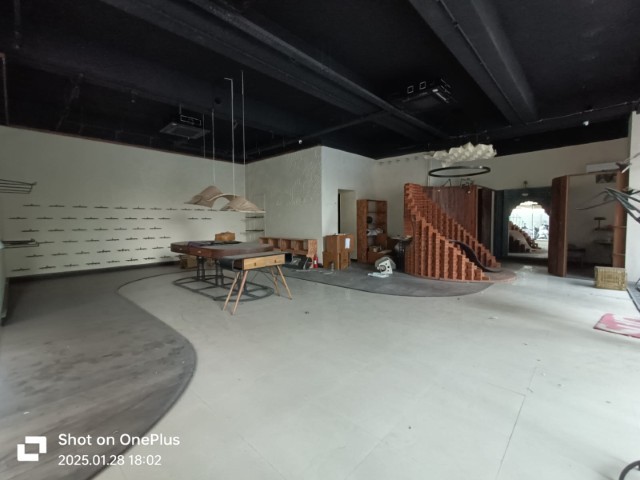 Showroom 1700 Sq. Ft. Showroom Ground Floor for Rent in Sindhu Bhavan Road Ahmedabad - Media 4