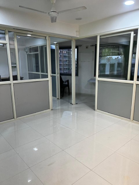 Office 685 Sq. Ft. Commercial Office for Rent in Gota Ahmedabad - Media 4