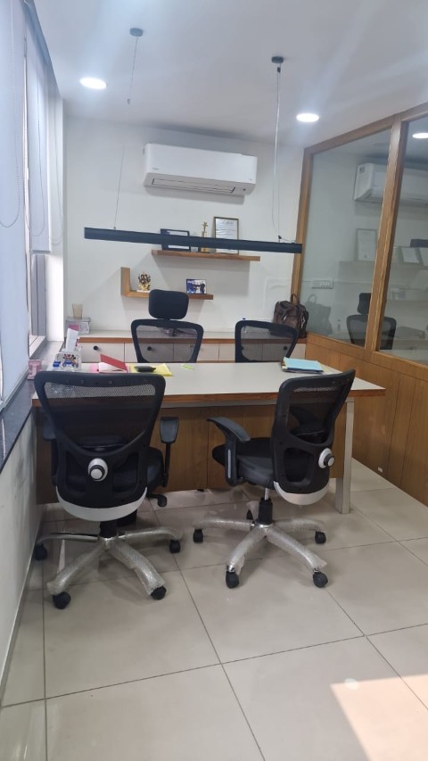 Office 830 Sq. Ft. Commercial Office for Rent in Vastrapur Ahmedabad
