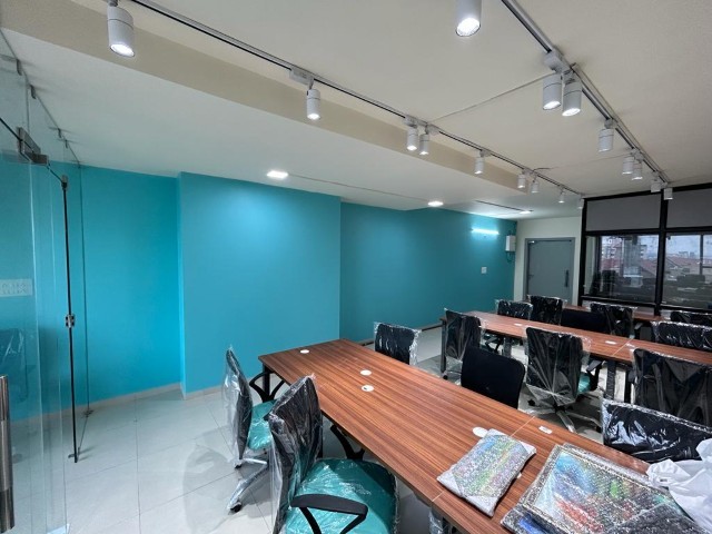 Office 1000 Sq. Ft. Commercial Office for Rent in Shyamal Cross Road Ahmedabad