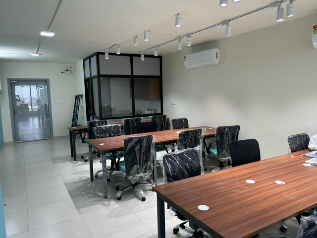 Office 1000 Sq. Ft. Commercial Office for Rent in Shyamal Cross Road Ahmedabad - Media 3