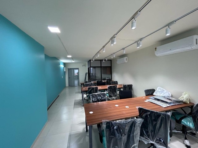 Office 1000 Sq. Ft. Commercial Office for Rent in Shyamal Cross Road Ahmedabad - Media 7
