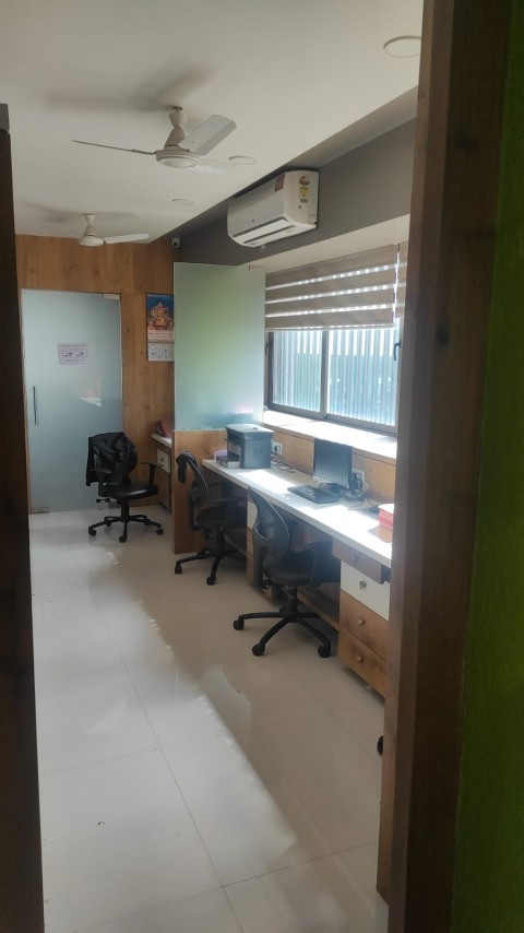 Office 900 Sq. Ft. Commercial Office for Rent in Sola Ahmedabad - Media 3