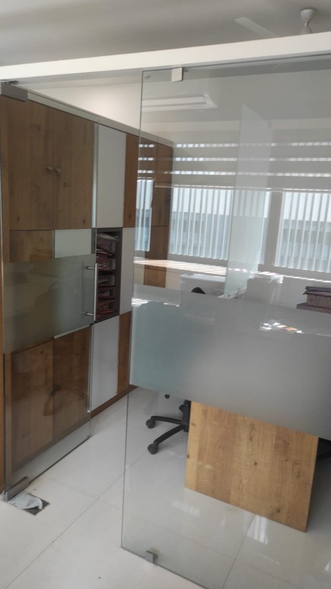 Office 900 Sq. Ft. Commercial Office for Rent in Sola Ahmedabad - Media 8