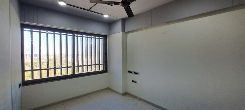 Office 800 Sq. Ft. Commercial Office for Rent in Sindhu Bhavan Road Ahmedabad - Media 4