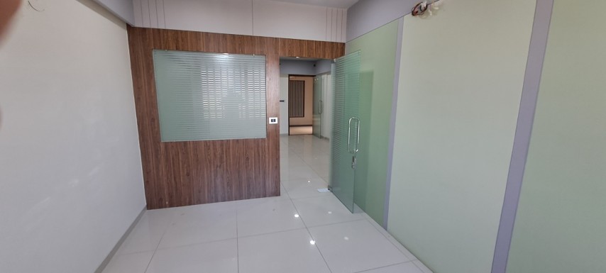 Office 800 Sq. Ft. Commercial Office for Rent in Sindhu Bhavan Road Ahmedabad - Media 2