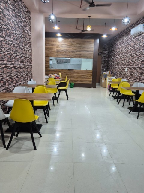 Showroom 1280 Sq. Ft. Showroom Ground Floor for Rent in Vaishnodevi Ahmedabad