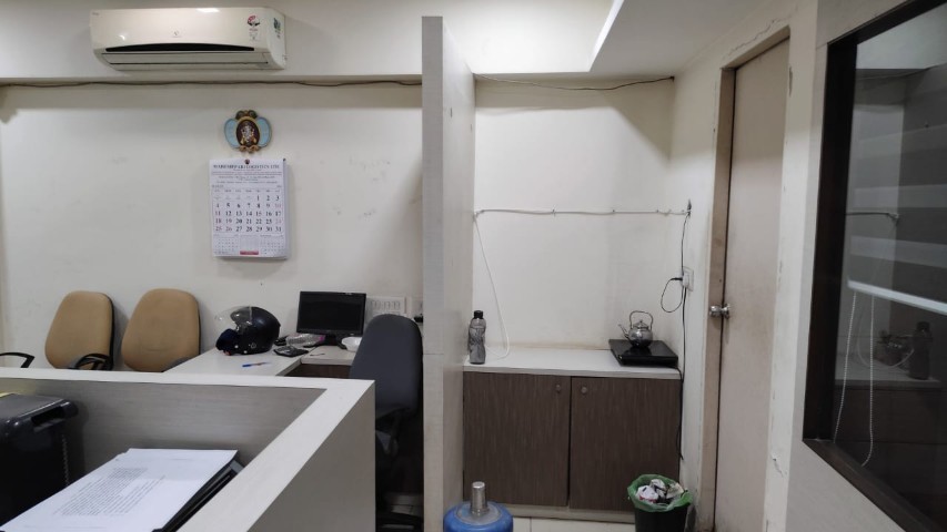 Office 985 Sq. Ft. Commercial Office for Rent in Makarba Ahmedabad - Media 8