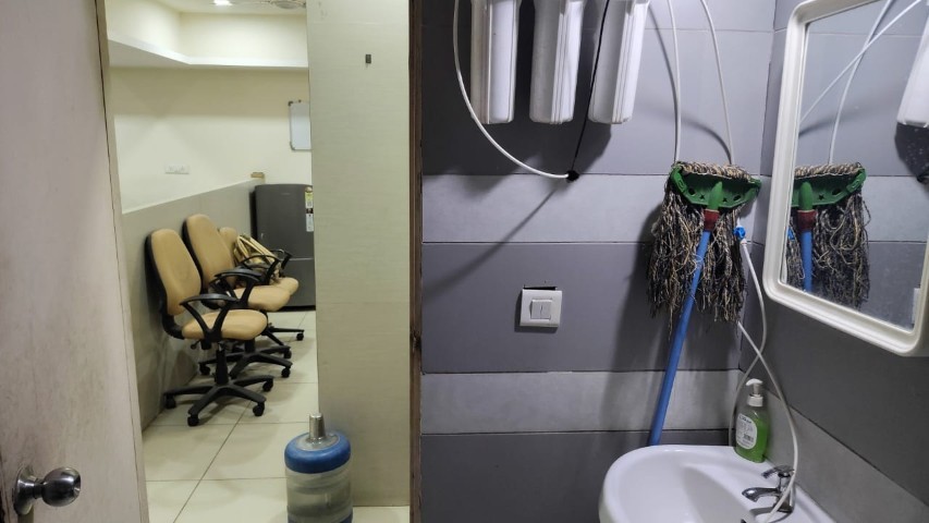 Office 985 Sq. Ft. Commercial Office for Rent in Makarba Ahmedabad - Media 10