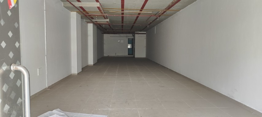 Showroom 2400 Sq. Ft. Showroom First Floor for Rent in Vastrapur Ahmedabad - Media 5