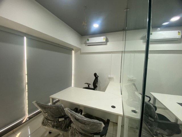 Office 890 Sq. Ft. Commercial Office for Rent in Jagatpur Ahmedabad
