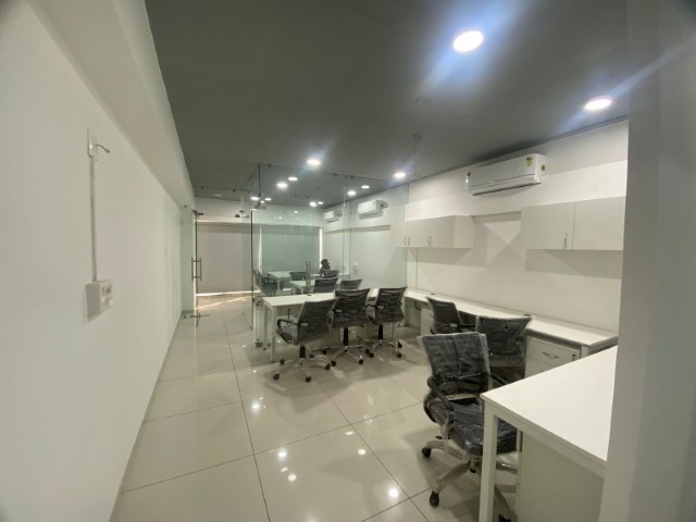 Office 890 Sq. Ft. Commercial Office for Rent in Jagatpur Ahmedabad - Media 3