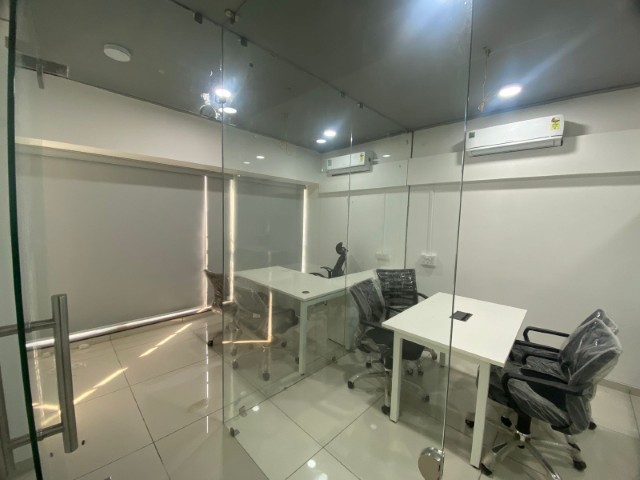 Office 890 Sq. Ft. Commercial Office for Rent in Jagatpur Ahmedabad - Media 5