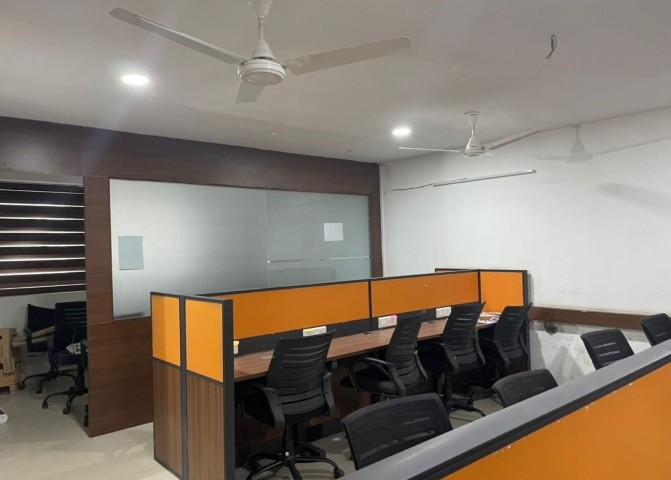 Office 1035 Sq. Ft. Commercial Office for Rent in Satellite Ahmedabad - Media 1
