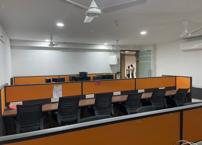Office 1035 Sq. Ft. Commercial Office for Rent in Satellite Ahmedabad - Media 3
