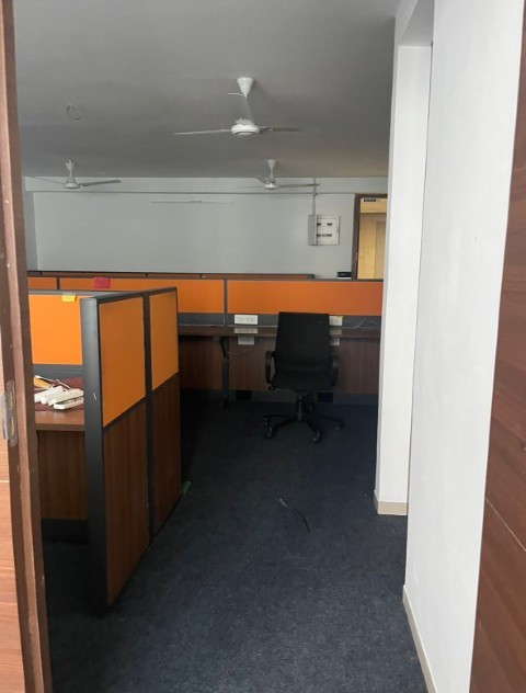 Office 1035 Sq. Ft. Commercial Office for Rent in Satellite Ahmedabad - Media 6