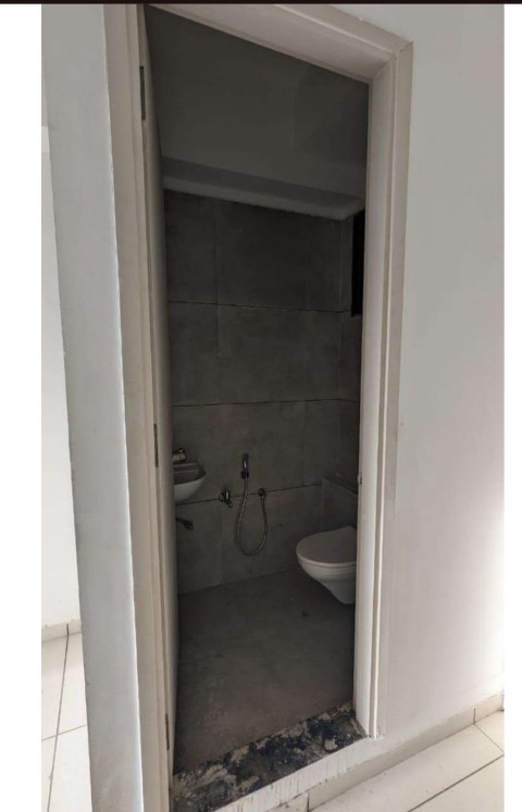 Office 1337 Sq. Ft. Commercial Office for Rent in Sg Highway Ahmedabad - Media 4